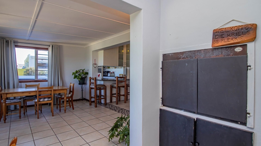 4 Bedroom Property for Sale in De Kelders Western Cape